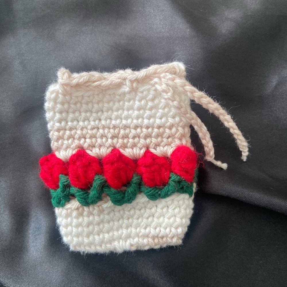 Crochet tulip pouch 🌷